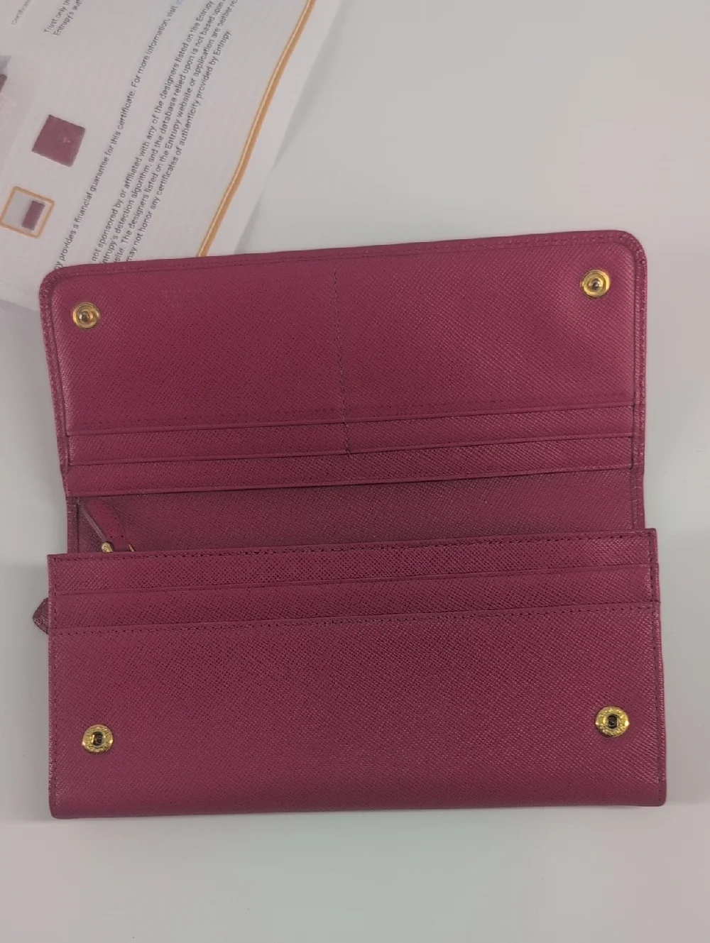 Prada Saffiano Wallet In Great Condition !